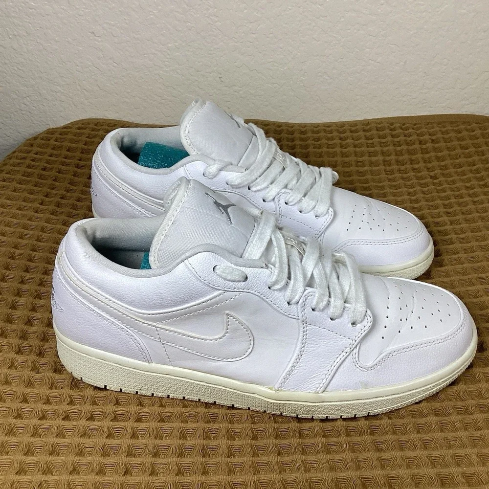 Nike Air Jordan 1 Retro Low Mens Sz 8.5 Triple White Silver Sneakers 553558-105